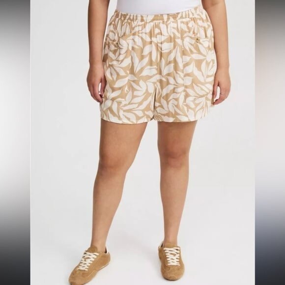 Torrid Pants - NWT Torrid Pull-On High-Rise Cargo Short in tan and white leaf print Size 1X